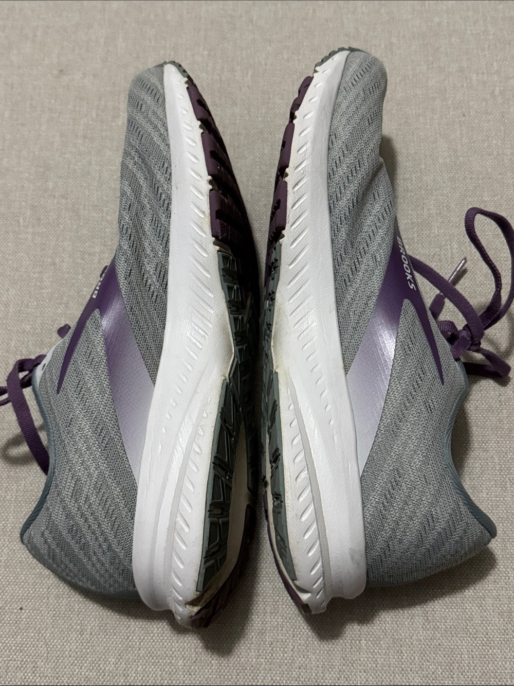 Wmns Sz 10 Brooks Launch 7 Medium Neutral Running Shoes-Gray/Purple/White-GUC - Picture 6 of 16